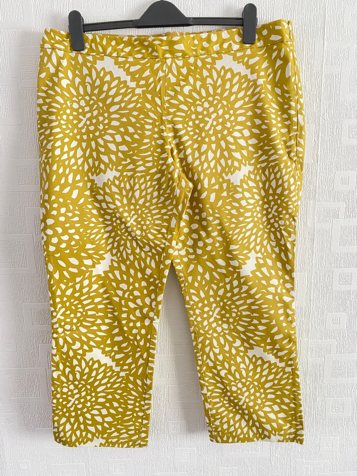 BODEN yellow patterned crop cotton trousers size 18L NEW side zip.
