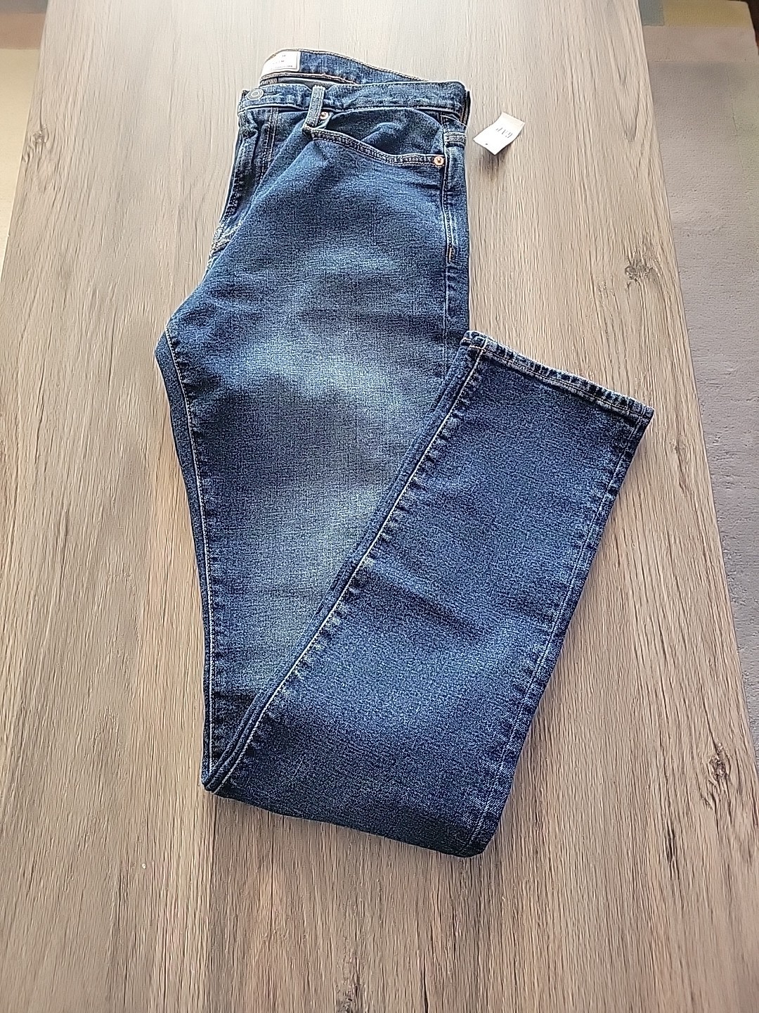 Gap Men’s Blue Jeans Slim. 99% Cotton 1% Spandex Size 32×36. New With Tags
