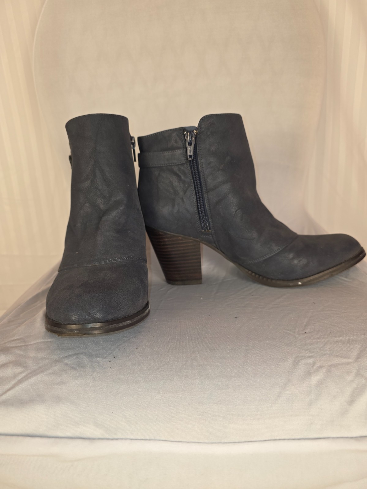Gianni Bini Women’s Navy Leather Ankle Boots Size 6M Side Zip Block Heel Booties