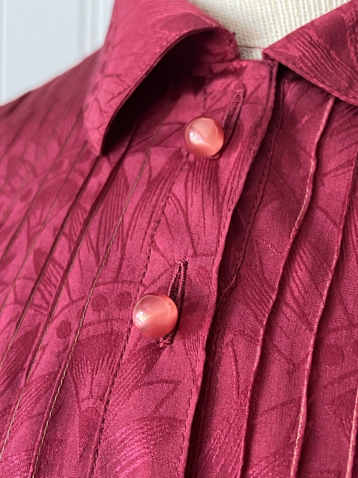 Emanuel Ungaro Vintage Silk Size 4 Button Down Red Italian Opalescent Buttons
