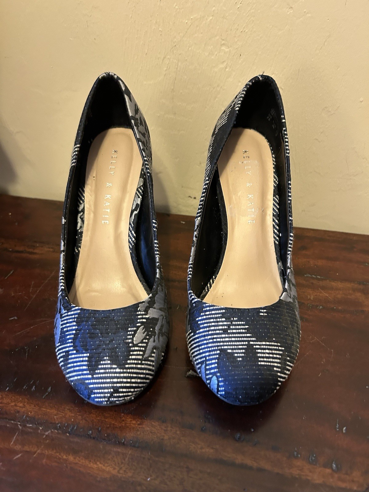 New Kelly & Katie “Larrissa” 4″ heels Shoes~Navy & Silver~Size 7.5M