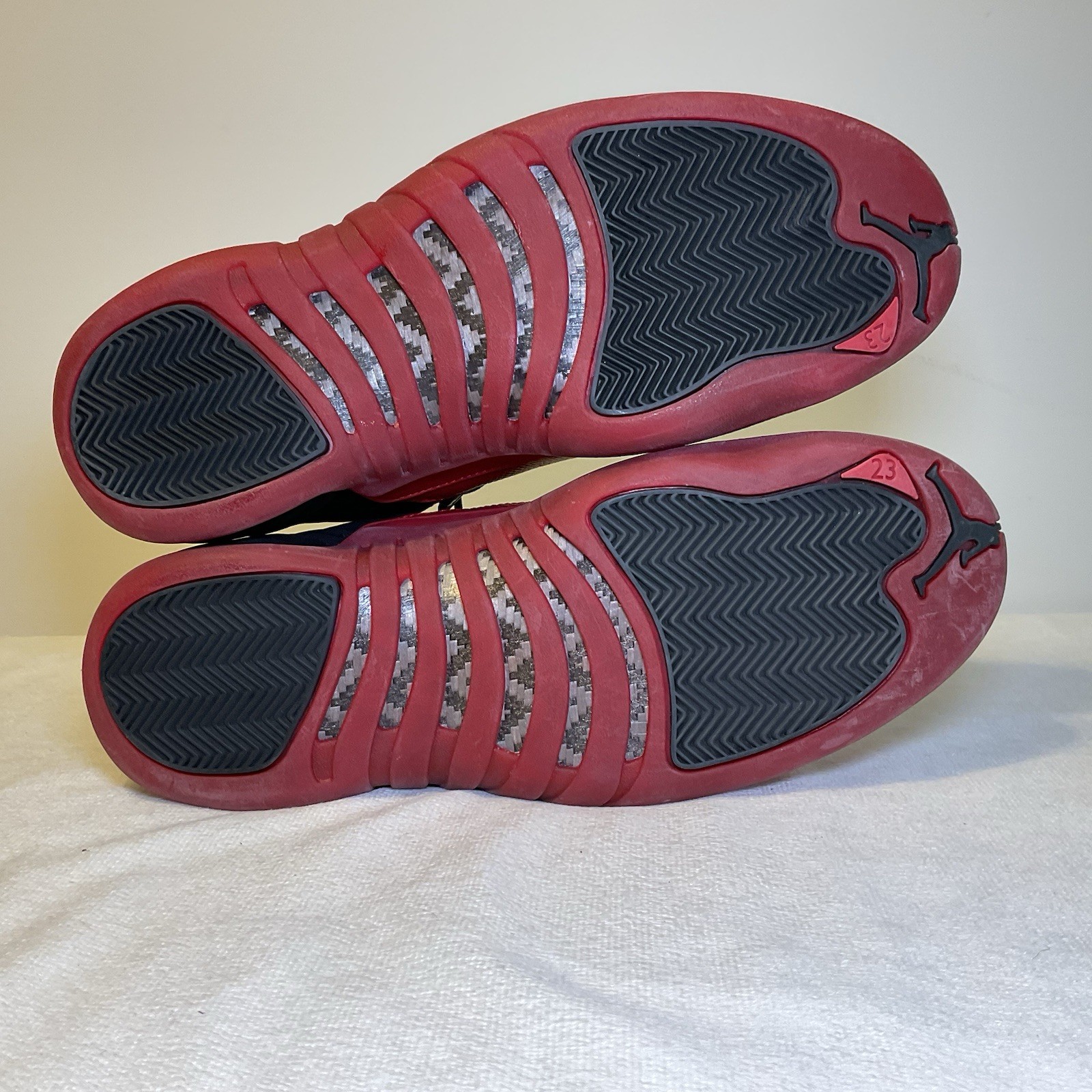 Air Jordan 12 Retro 2009 Flu Game 130690-065 *MISMATCH* size 10.5 (R) & 11 (L)