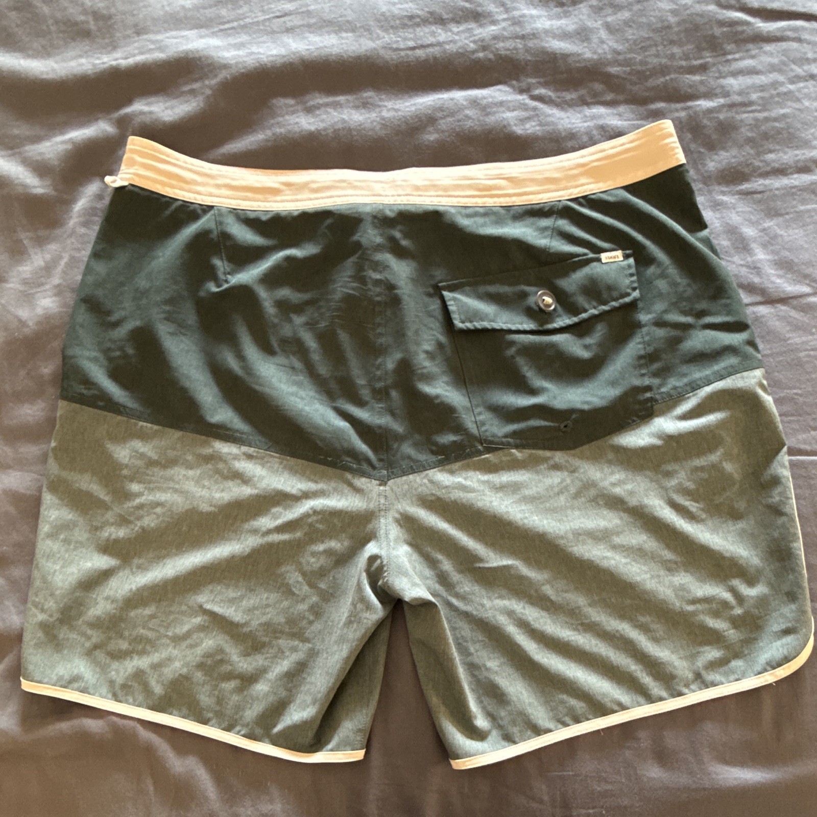 Vuori Men’s Colorblock Swim Trunks Size 38 Green/Gray Drawstring Regular Fit.