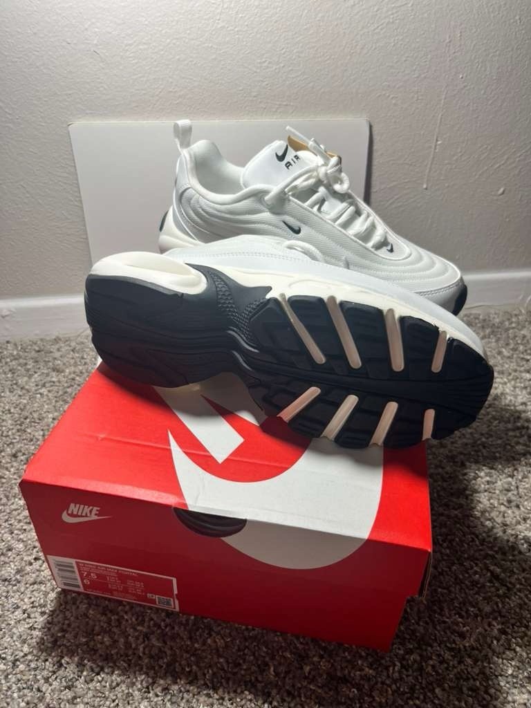 Nike Men’s White/Black Low Top Lace-Up Athletic Sneakers Rubber Sole Logo New