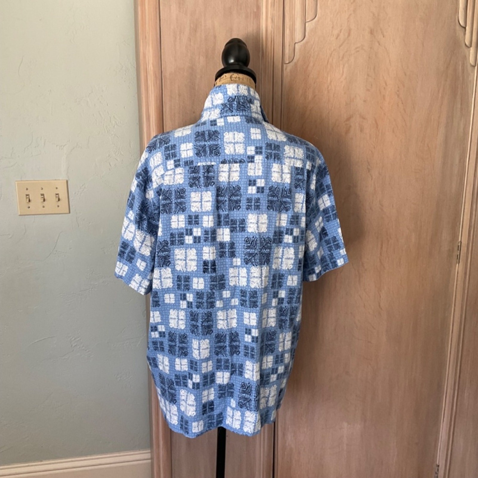 Nat Nast Button Blue 70% Silk‎ 30%Cotton Camp Shirt Sz L Hawaiian geometric