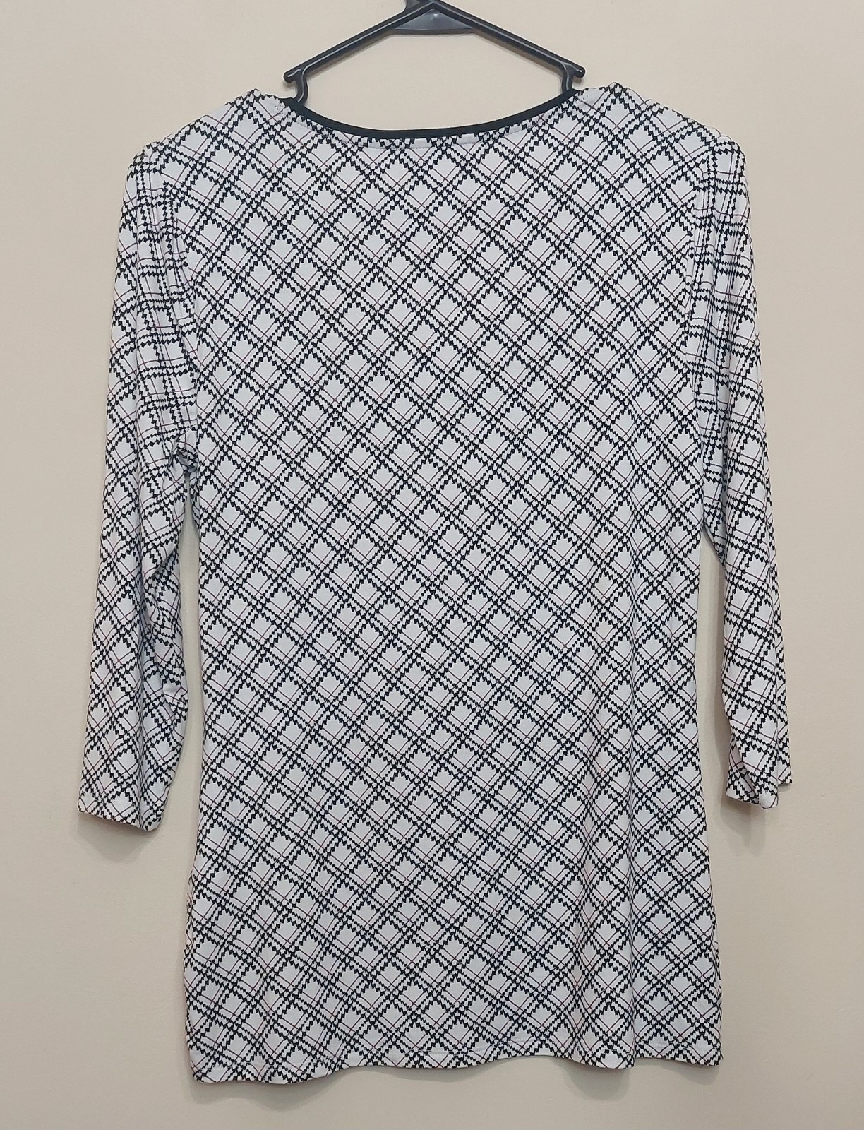 4-19 WHBM Size Small Black White Diamond Geo Print Scoop Neck Top Womens