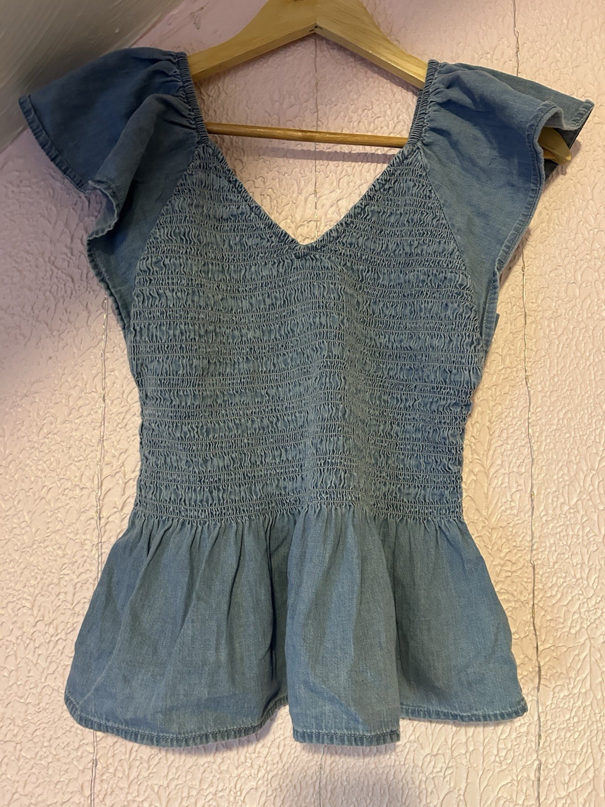 Gap Women’s Denim Smocked V-Neck Ruffle Sleeve Top Size Small
