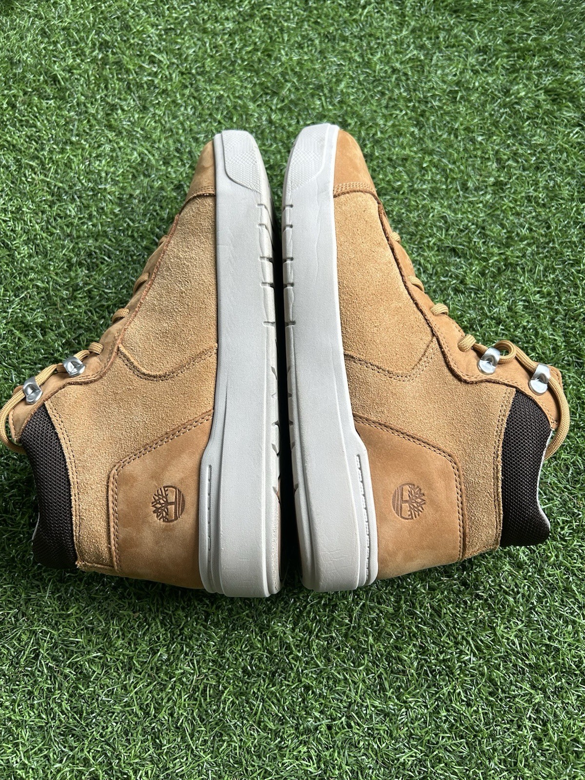 Size 9: Timberland Seneca Bay Sneaker Boots in wheat nubuck Men’s
