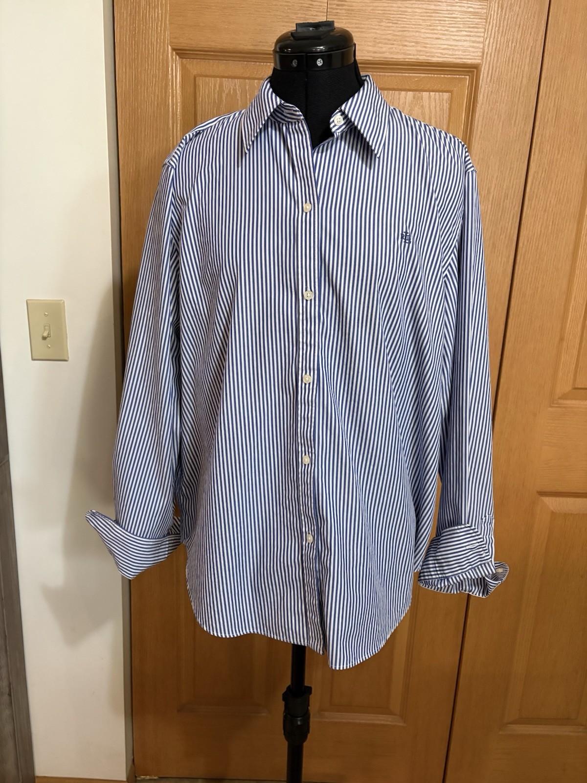 Lauren Ralph Lauren Women’s Non Iron Shirt Size XL Button Up Blue White Stripe