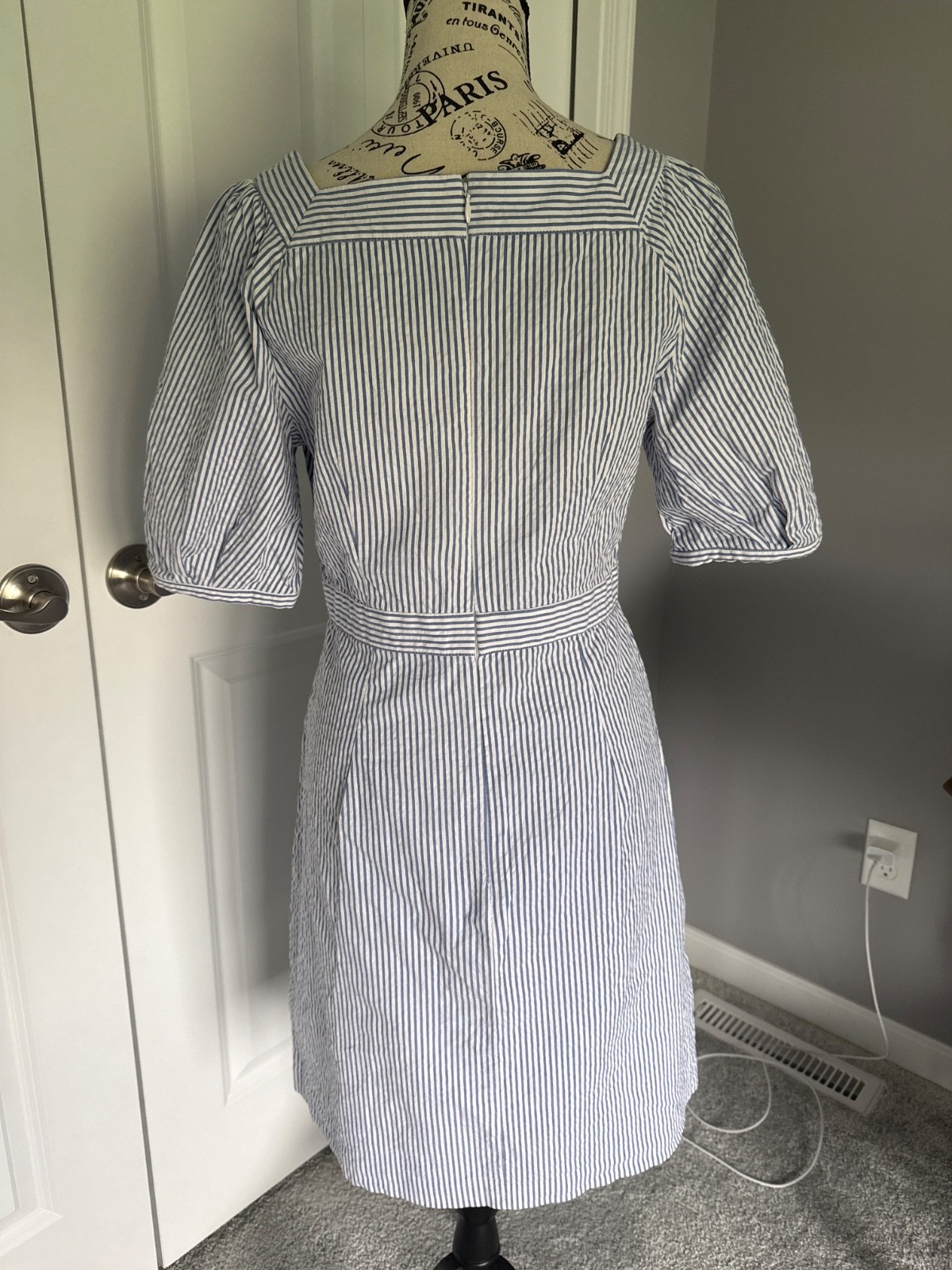 Ann Taylor Factory Stripe Seersucker Dress Knee Length Puff Sleeve Women’s Sz 6