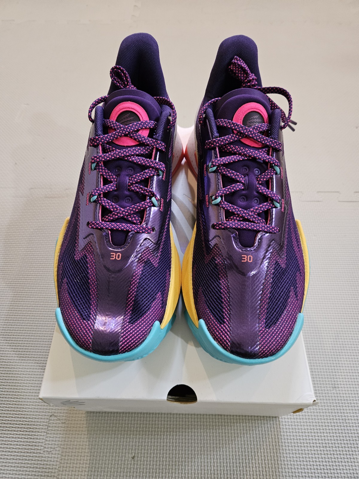 Size 10 – Under Armour Curry Series 7 Curry World Tour 3027983-500 Brand New