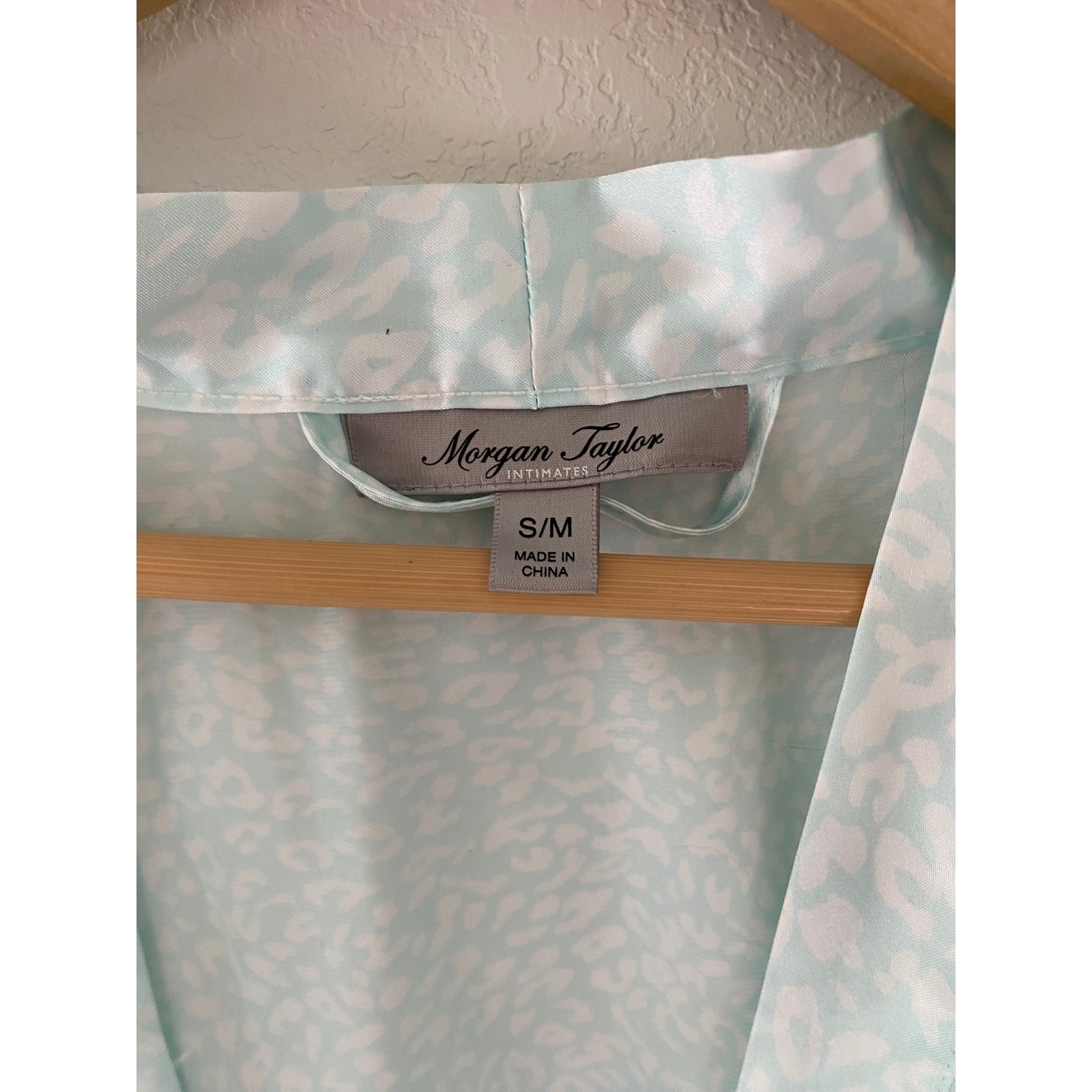 Size S/M Morgan Taylor Blue Leopard Satin-Look Lounge Robe
