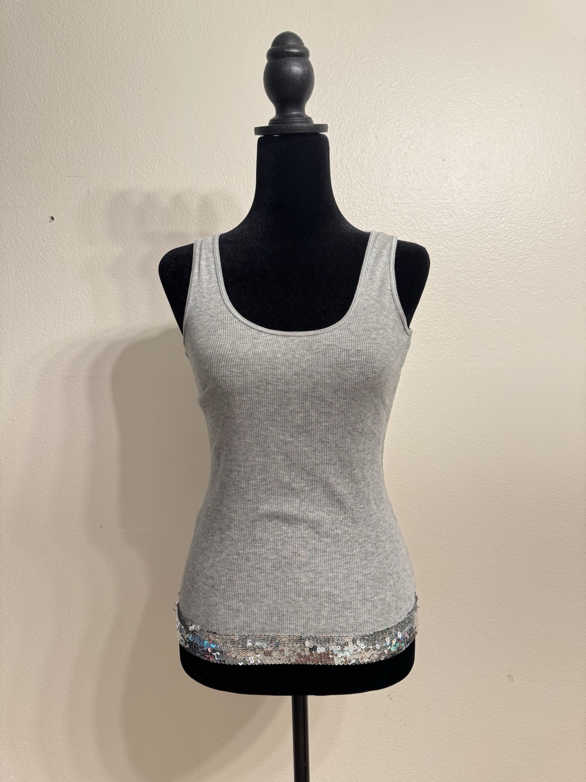 Vintage Express Gray 100% Cotton Knit Scoop Neck Sleeveless Sequin Hem Tank Top