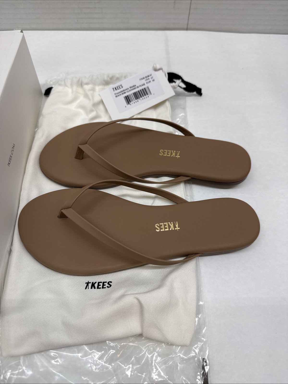 TKEES Lily Nudes Flip Flops Beach Bum Size 7