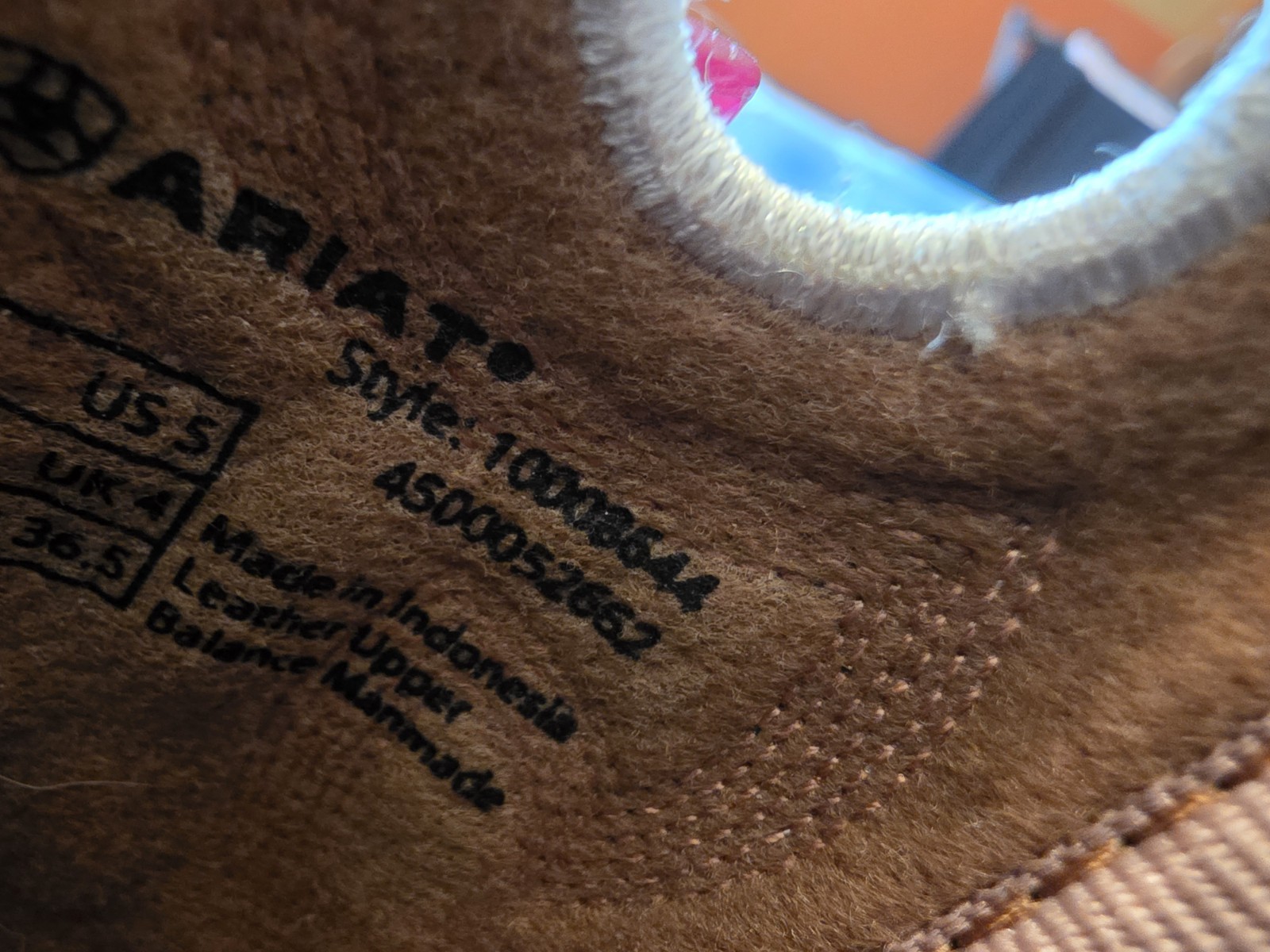Classic Ariat western pull-on boots leather upper with contrast stitching. 5