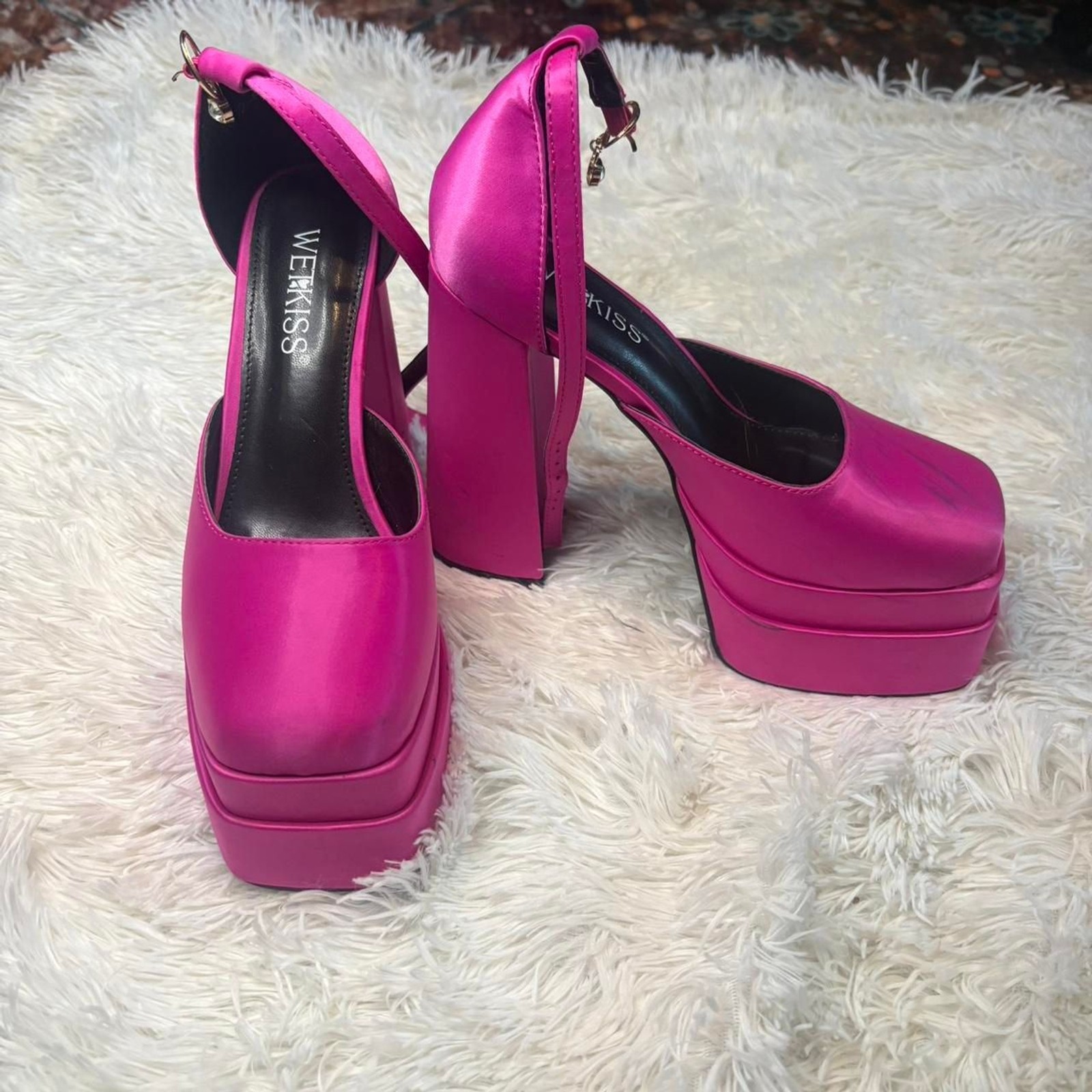 Unbranded Women’s Pink Courts
