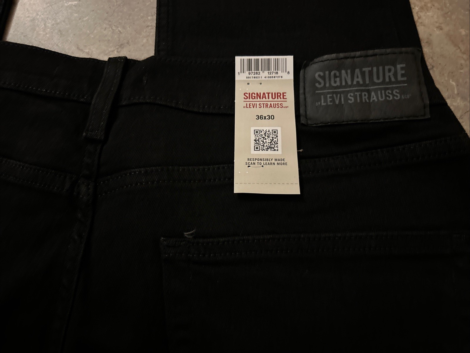 Signature Levi Strauss Slim Men’s 36×30 Black Denim Jeans , New With Tags
