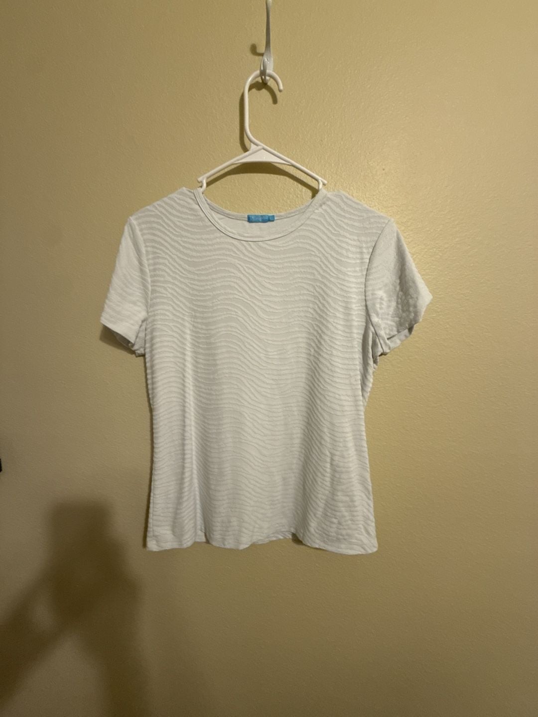 J. McLaughlin Women’s White Radio Waves Textured Jacquard Crew Neck Tee