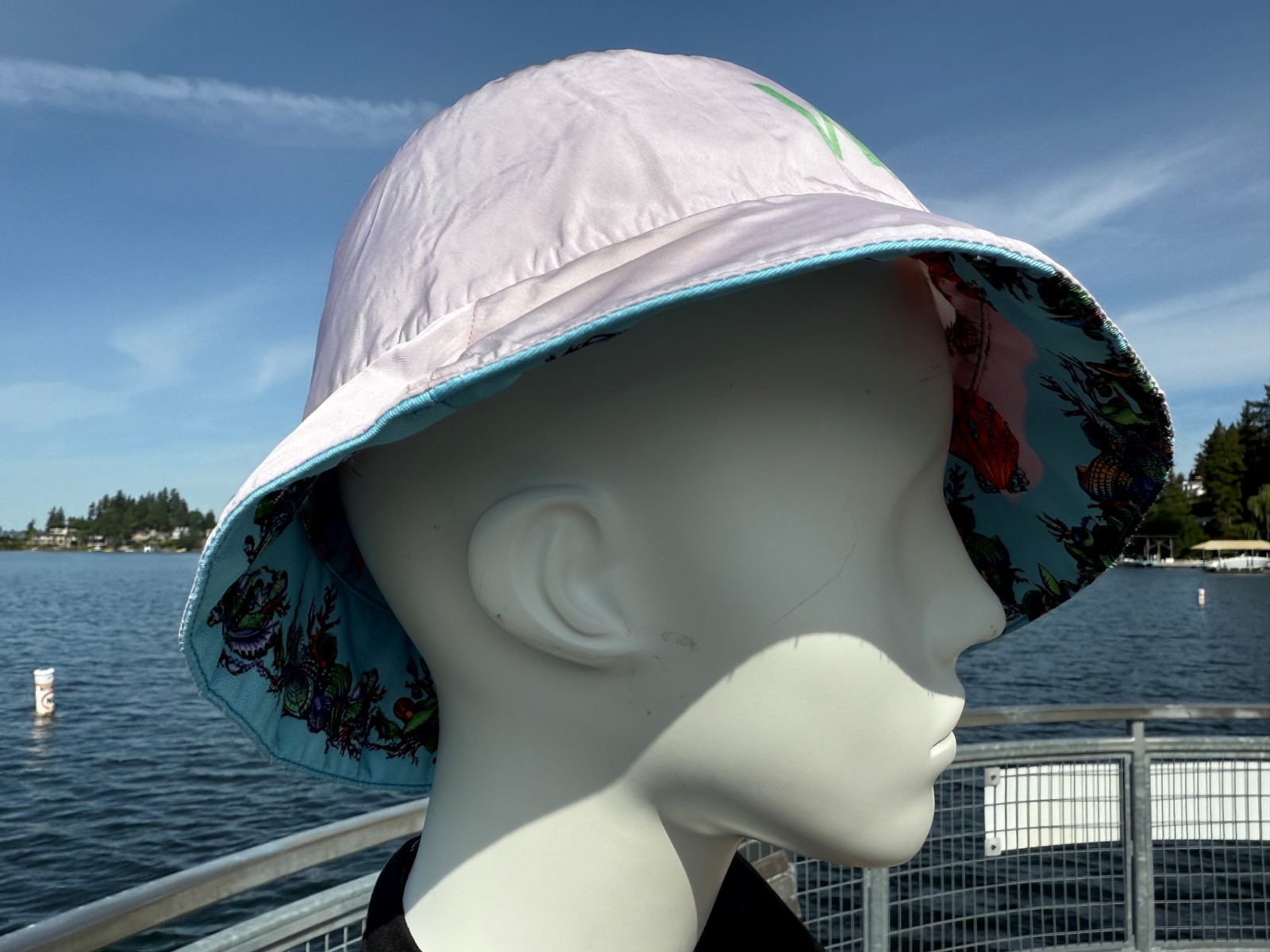Vesace Reversible Bucket Hat with Sea Shell pattern Unisex size L