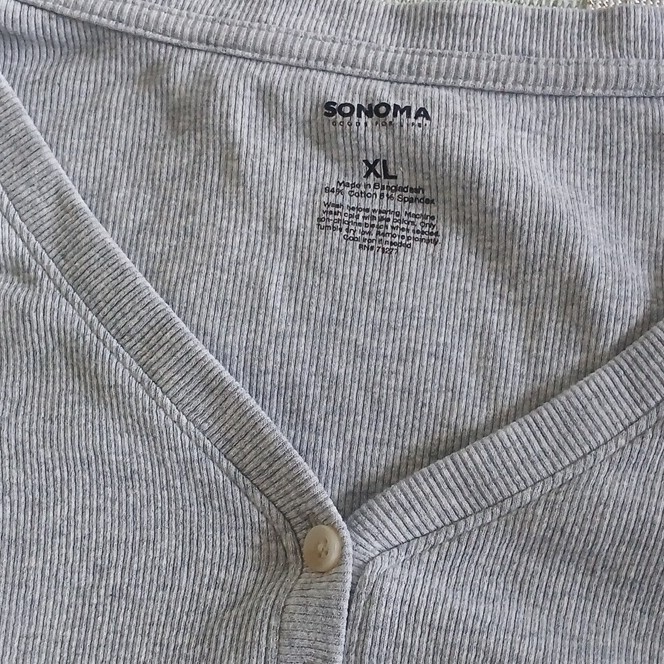 Sonoma Goods For Life Women’s XL Gray Solid Ribbed Knit V-Neck Henley Button Top