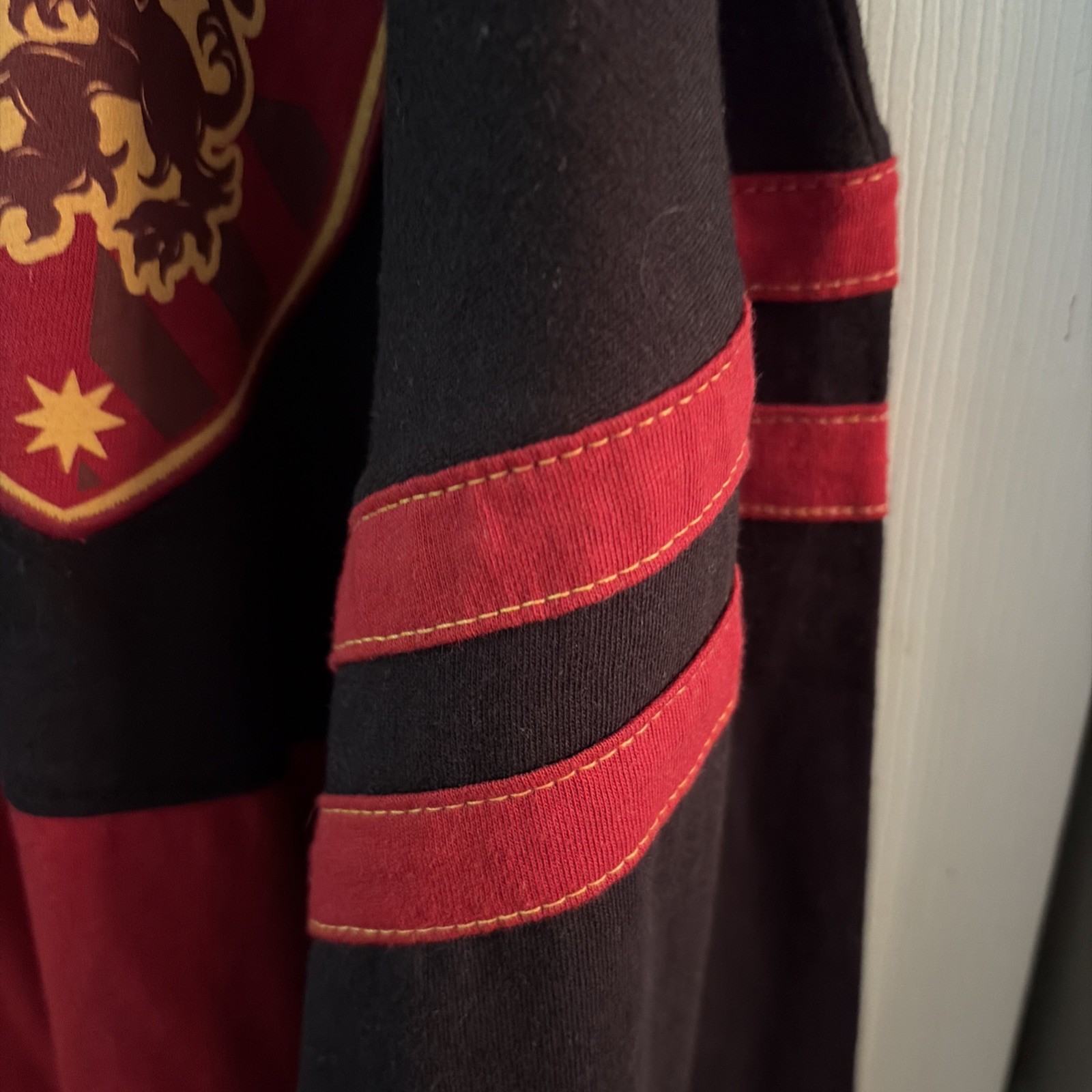 NEW Harry Potter Gryffindor Long Sleeve Spirit Jersey Universal Studios Size Med