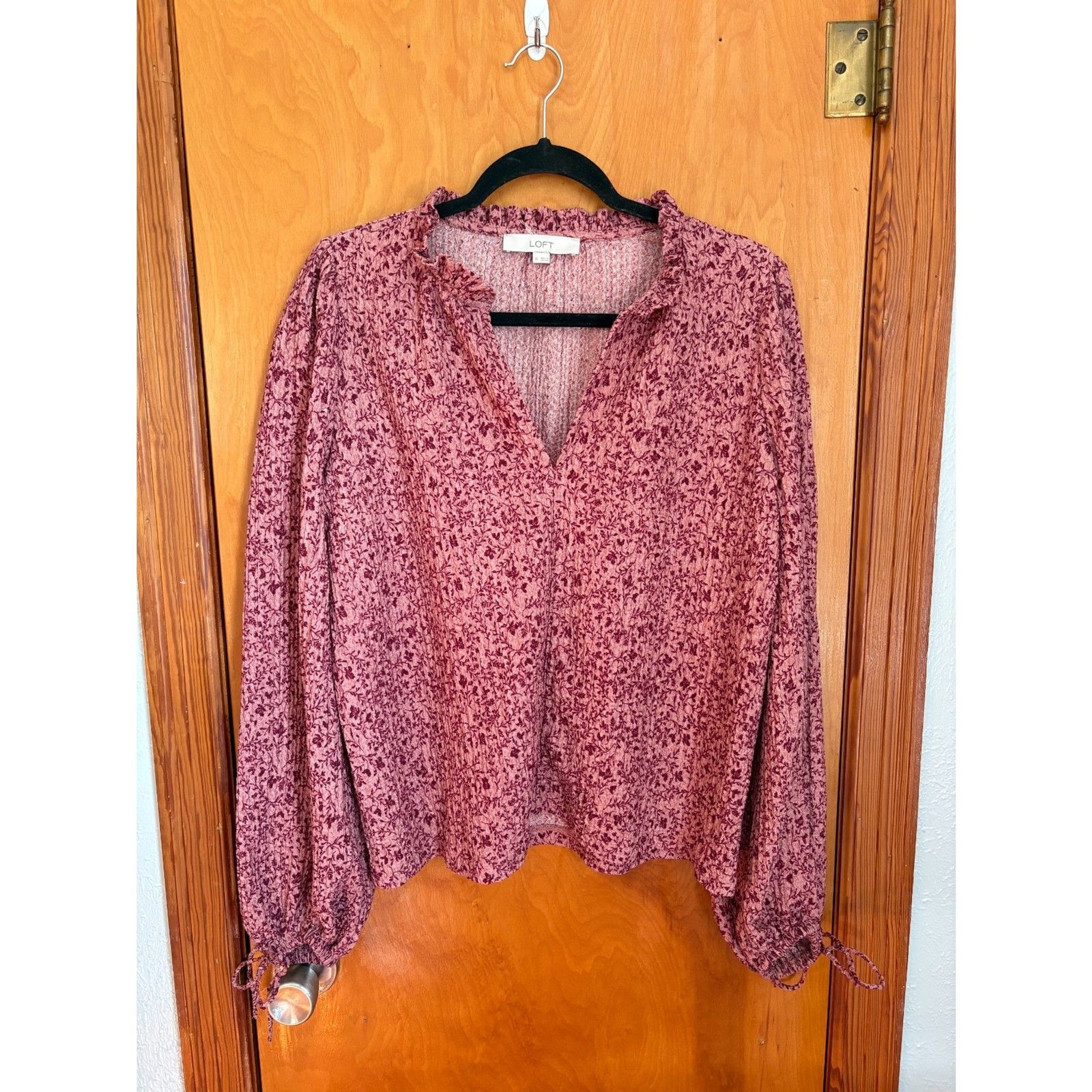 LOFT Floral Ruffle Tie Cuff Top Medium Pink Crinkle Texture Long Sleeve Blouse