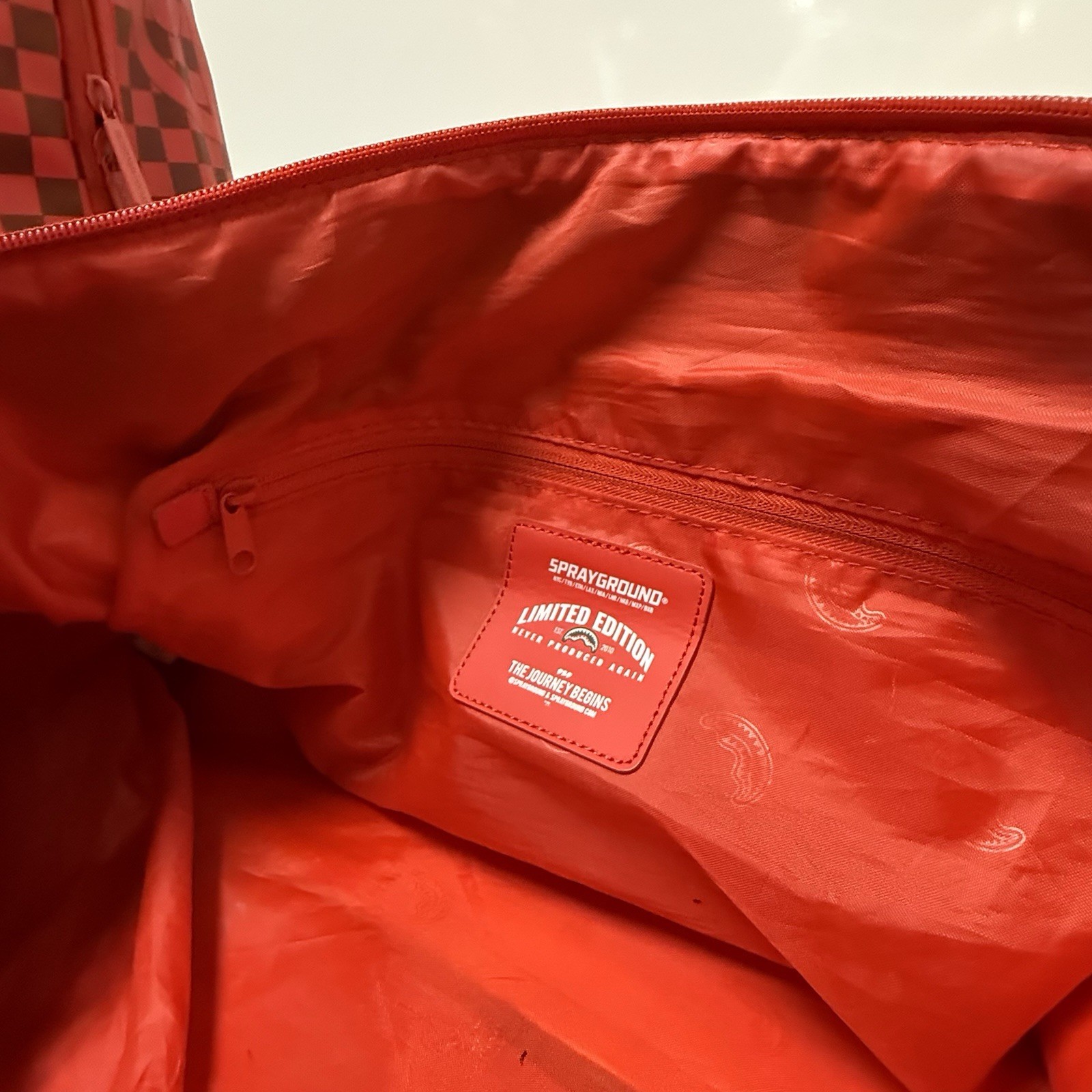 RARE SPRAYGROUND DUFFEL & BACKPACK SET VINI VIDI VICI RED SHARK – SOLDOUT 4EVER