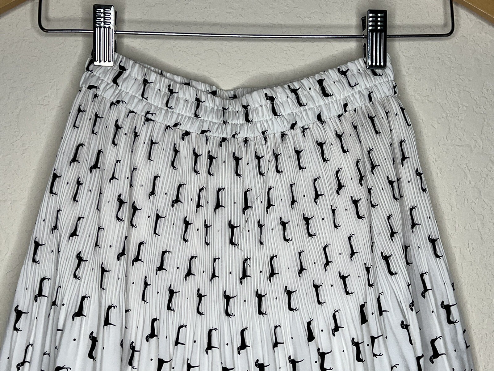 All Over Dog Print Midi Skirt Womens Size XS 20” Pleated White & Black