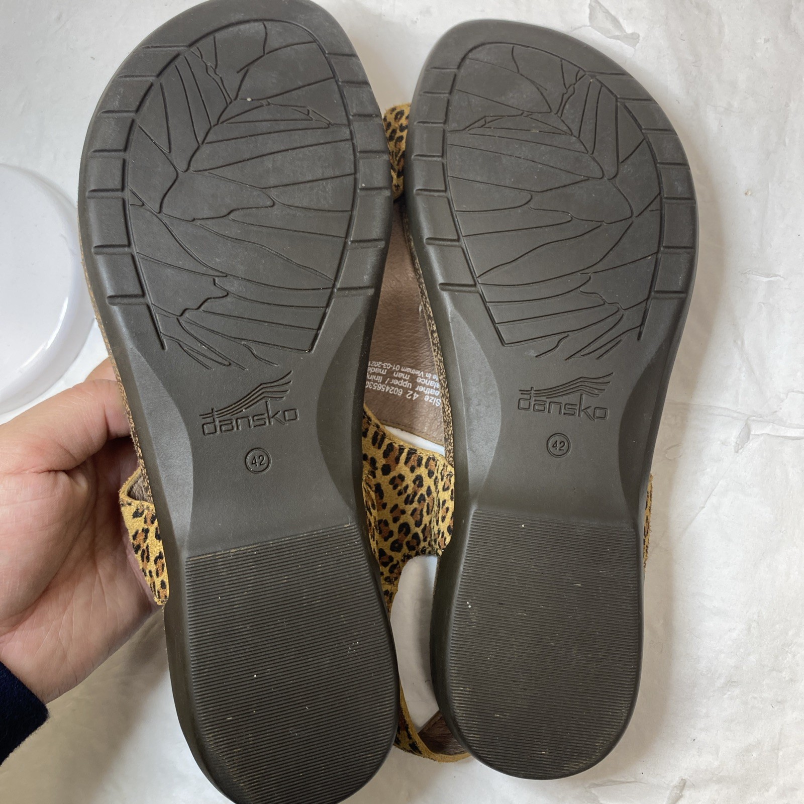 Dansko Reece Womens Sandals Leopard Print Suede Toe Loop Comfort Size 42 11.5/12