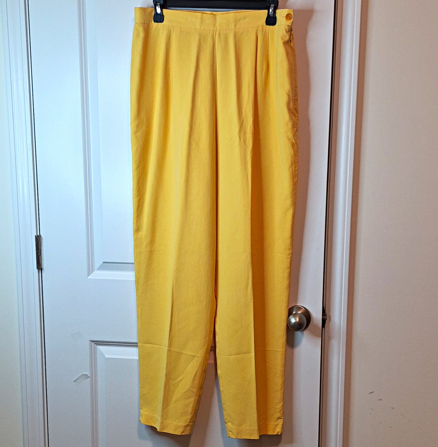 Judith Hart Yellow Silk Satin Pleated Dress Pants 14 Straight Elastic 29″