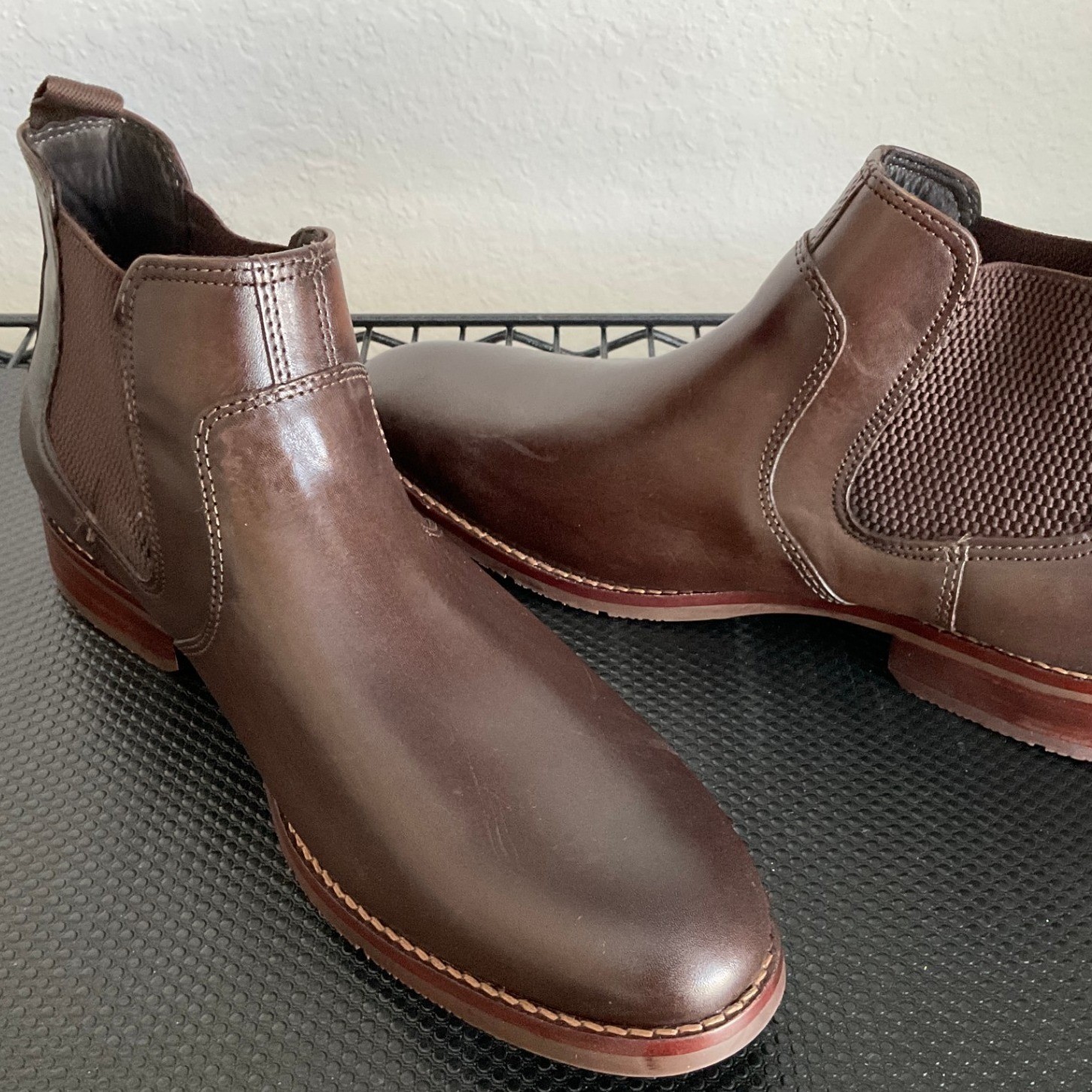 Johnston & Murphy Mens Brown Leather Chelsea Boots 9 M 59-2806 Made in Brazil