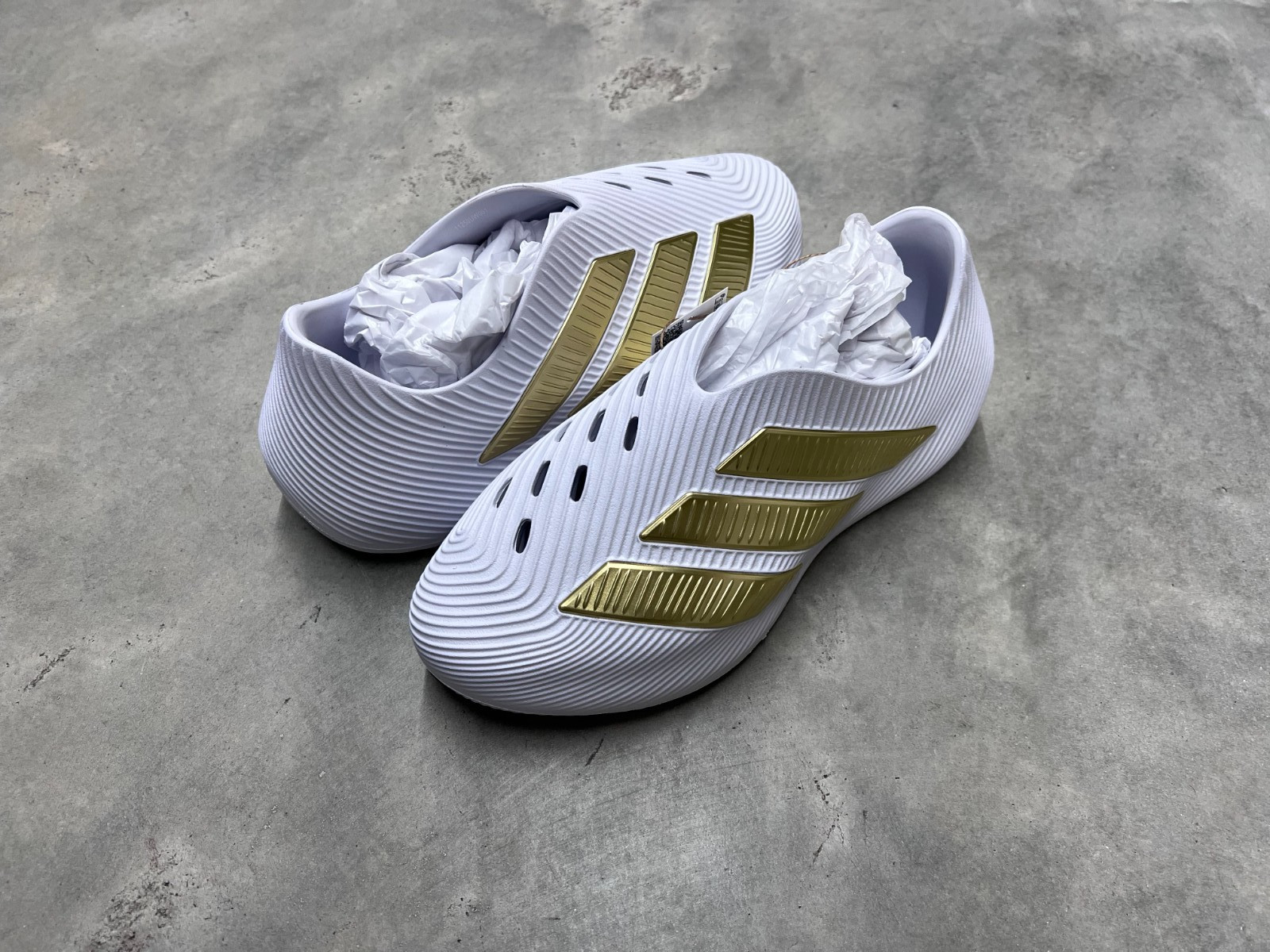 Adidas Purechill Slides Cloud White Gold Metallic KJ5138 – New