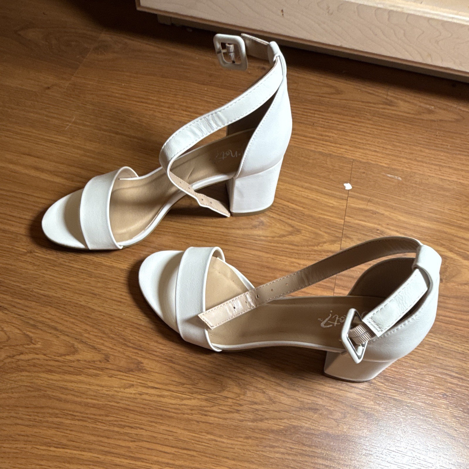 Cakes White Faux Leather Strappy Open Toe Ankle Strap Block Heel Sandals 6.5