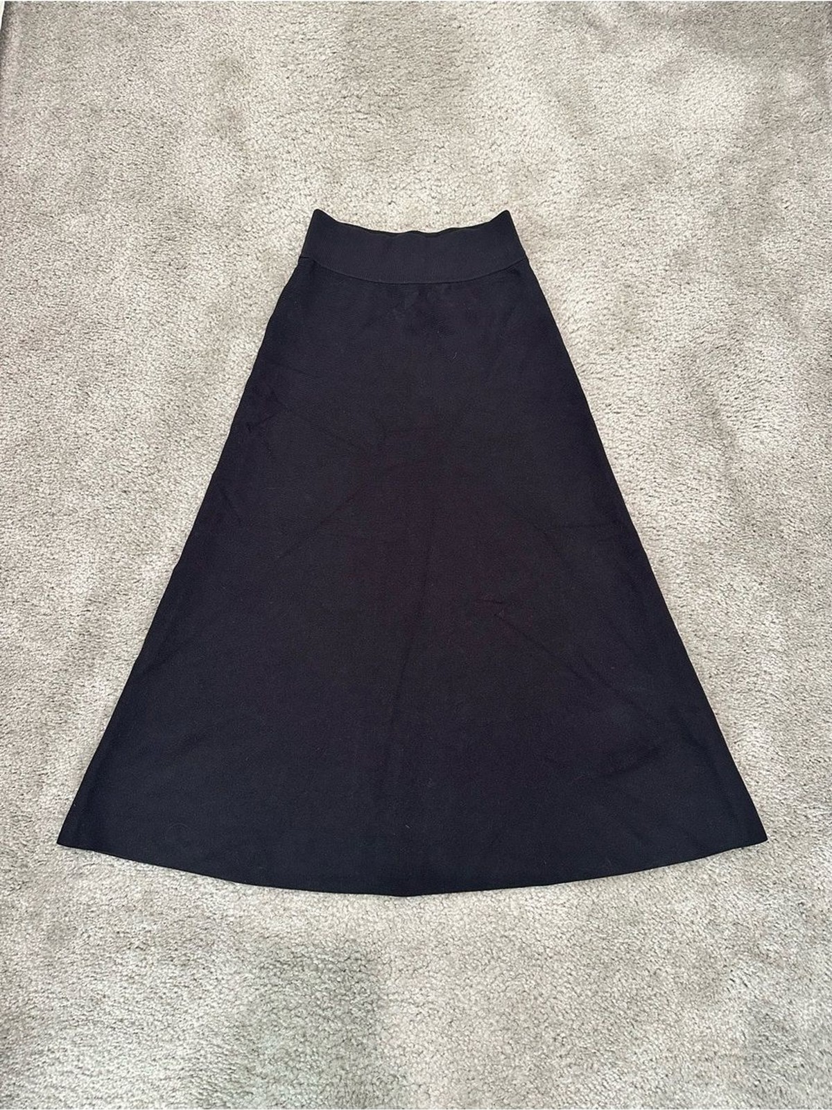 Aritzia Babaton A-Line/Full Midi Skirt in Black Size XSmall
