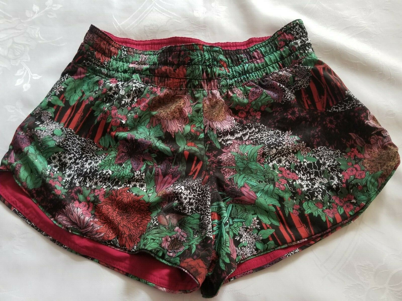 Lululemon Choose a Side Reversible Shorts Size 6 Burgundy/Multi- Color