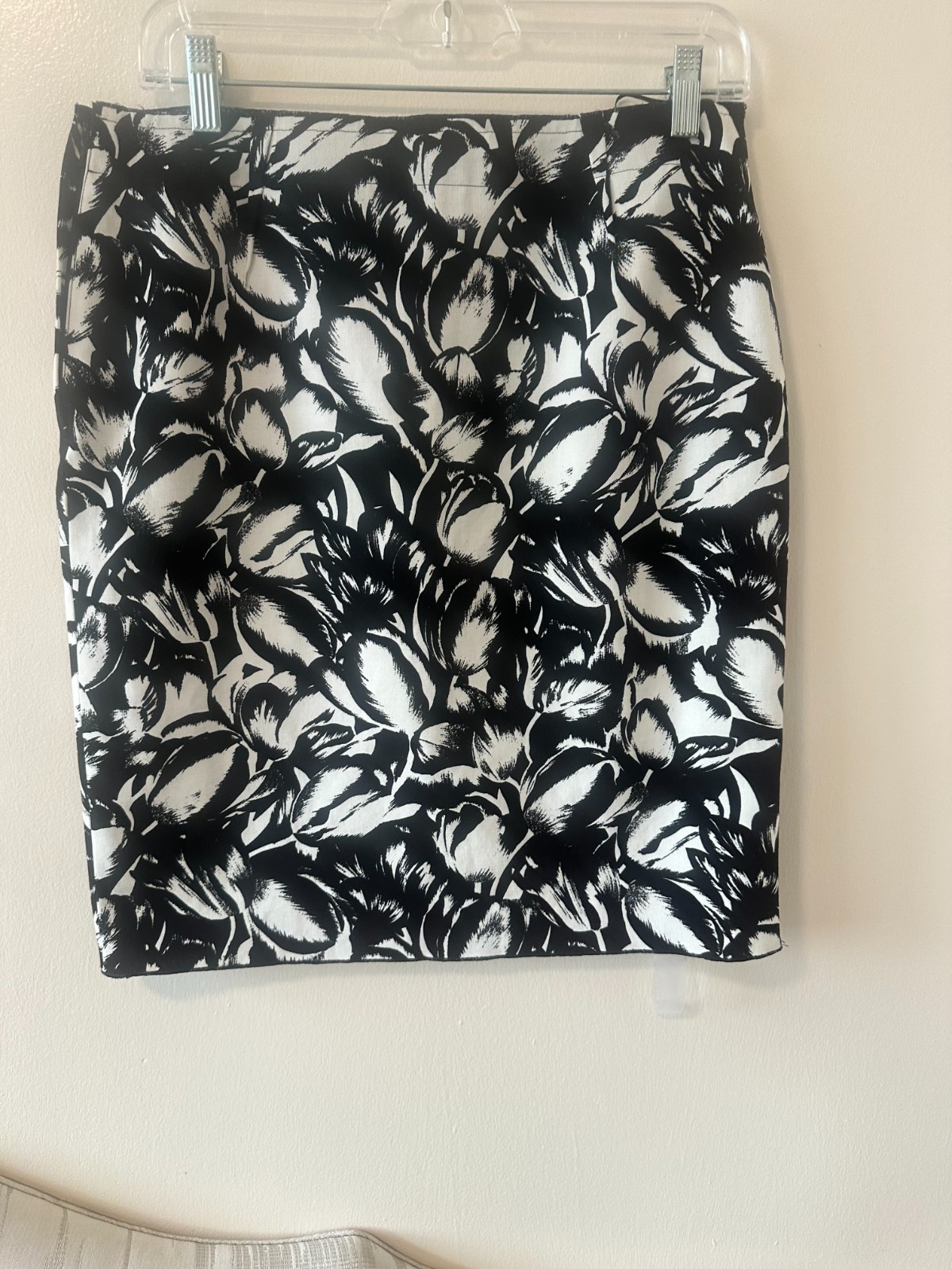 Stunning black and white abstract floral Lanvin print skirt