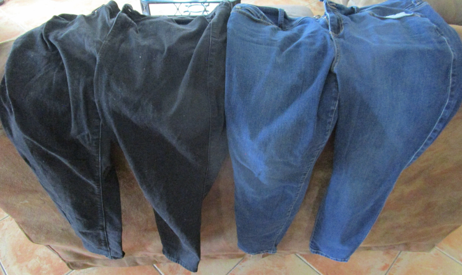 Women’s Torrid Jeans Size 20S Jegging 1 Black 1 Blue