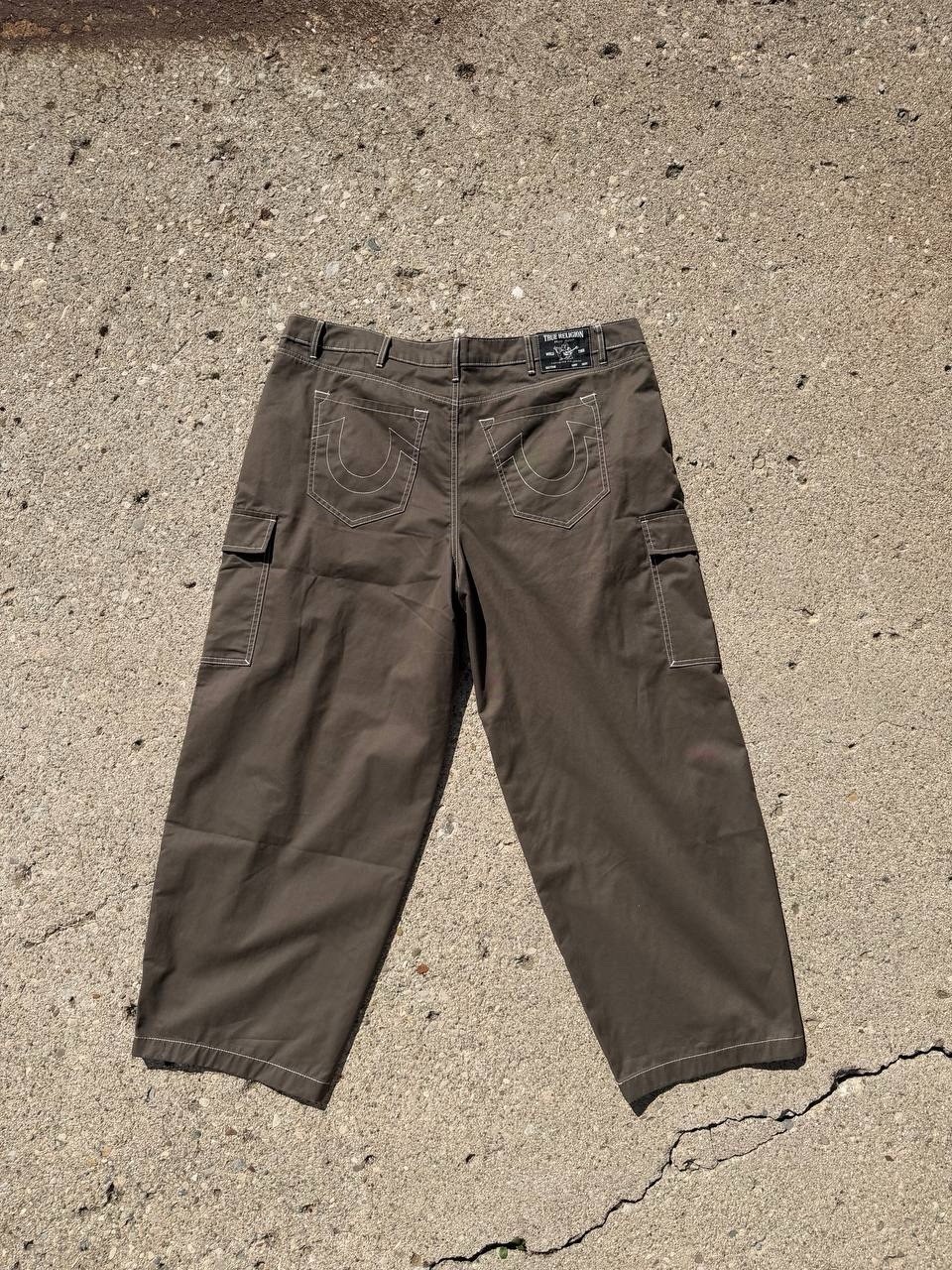 True Religion Men’s Balloon Cargo Relaxed Pant Size 44, Color: Brown