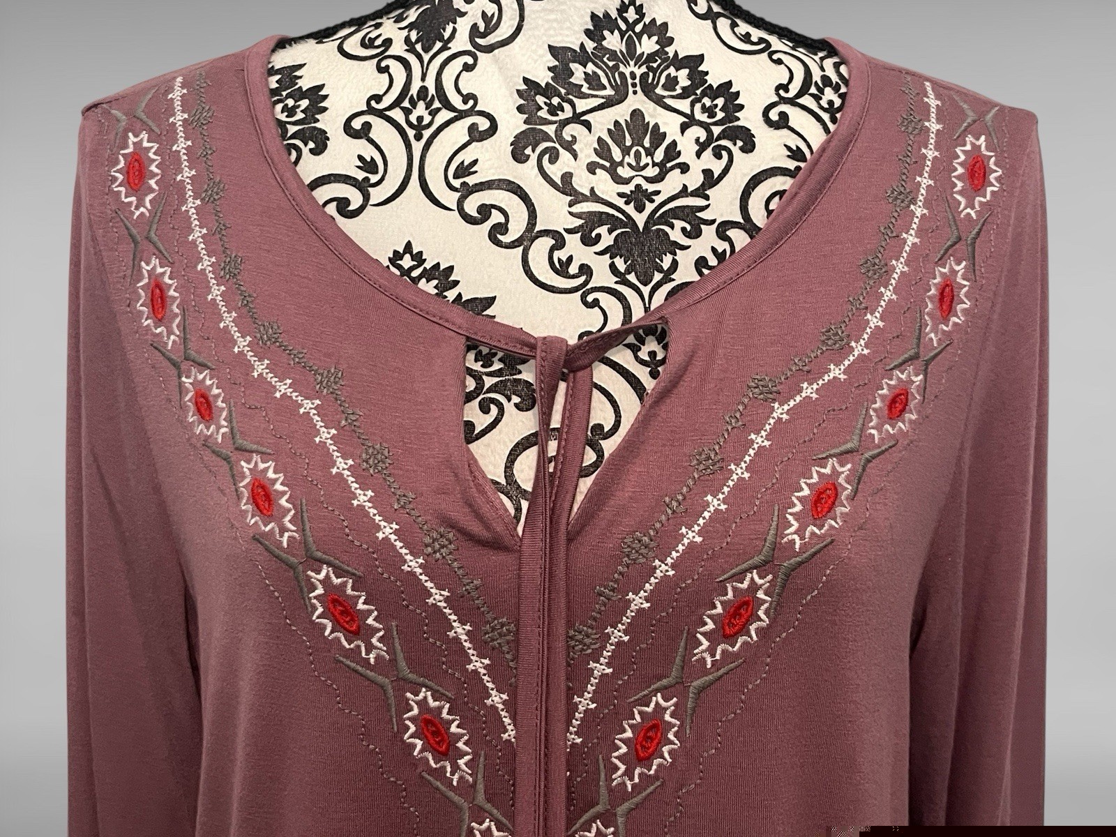 Urban Coco – Pink/Purple Long Sleeve Embroidered Tasseled Top – Size Large