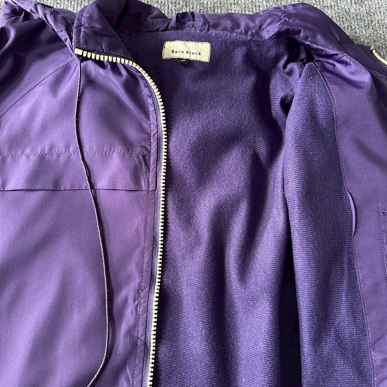 P48 Barn Black Jacket Purple Chest 44″ Length 26″ Sleeve 20″