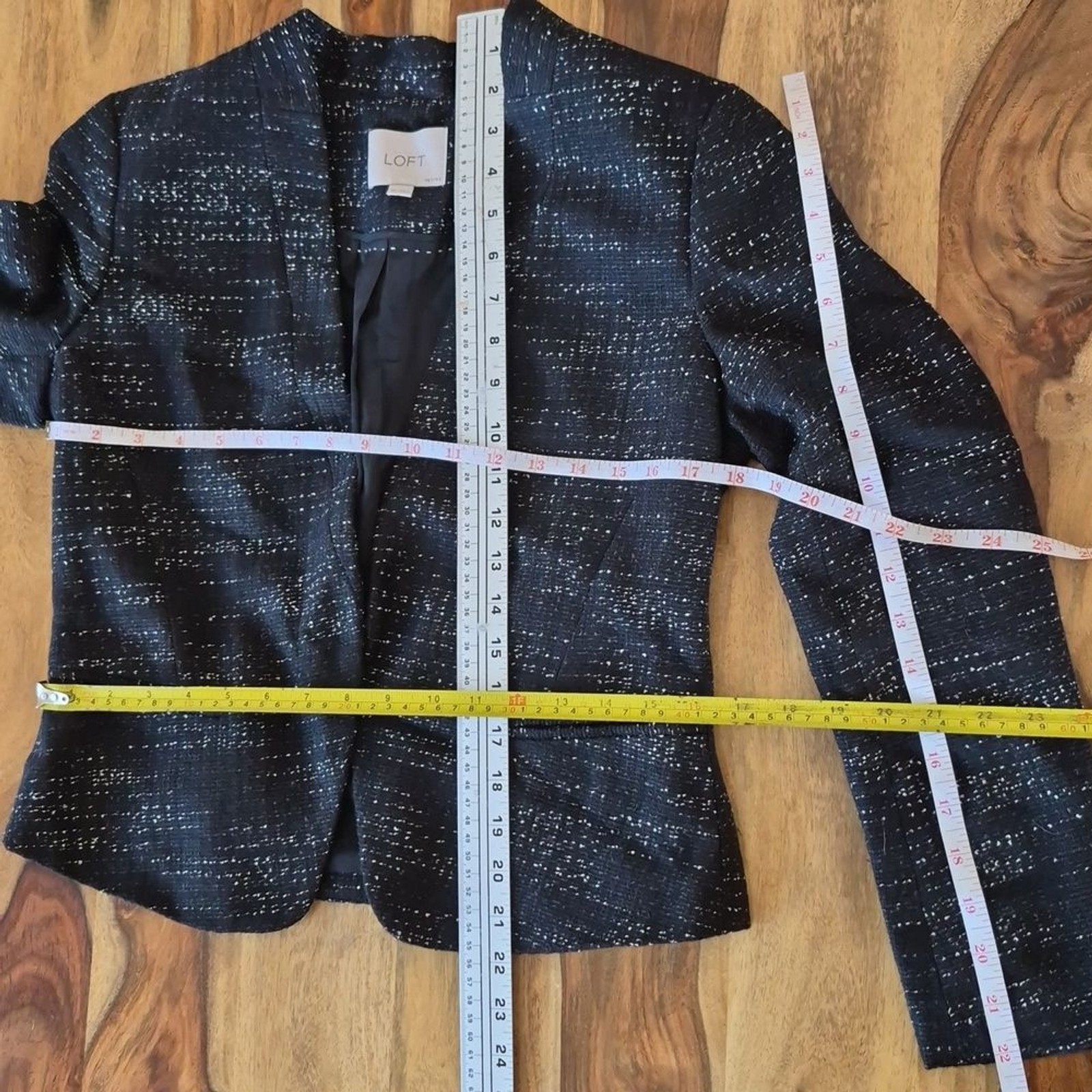 LOFT Tweed, Black & Wht, w/ruffle backwaist & hook clousure Blazer Sz 8 Petite