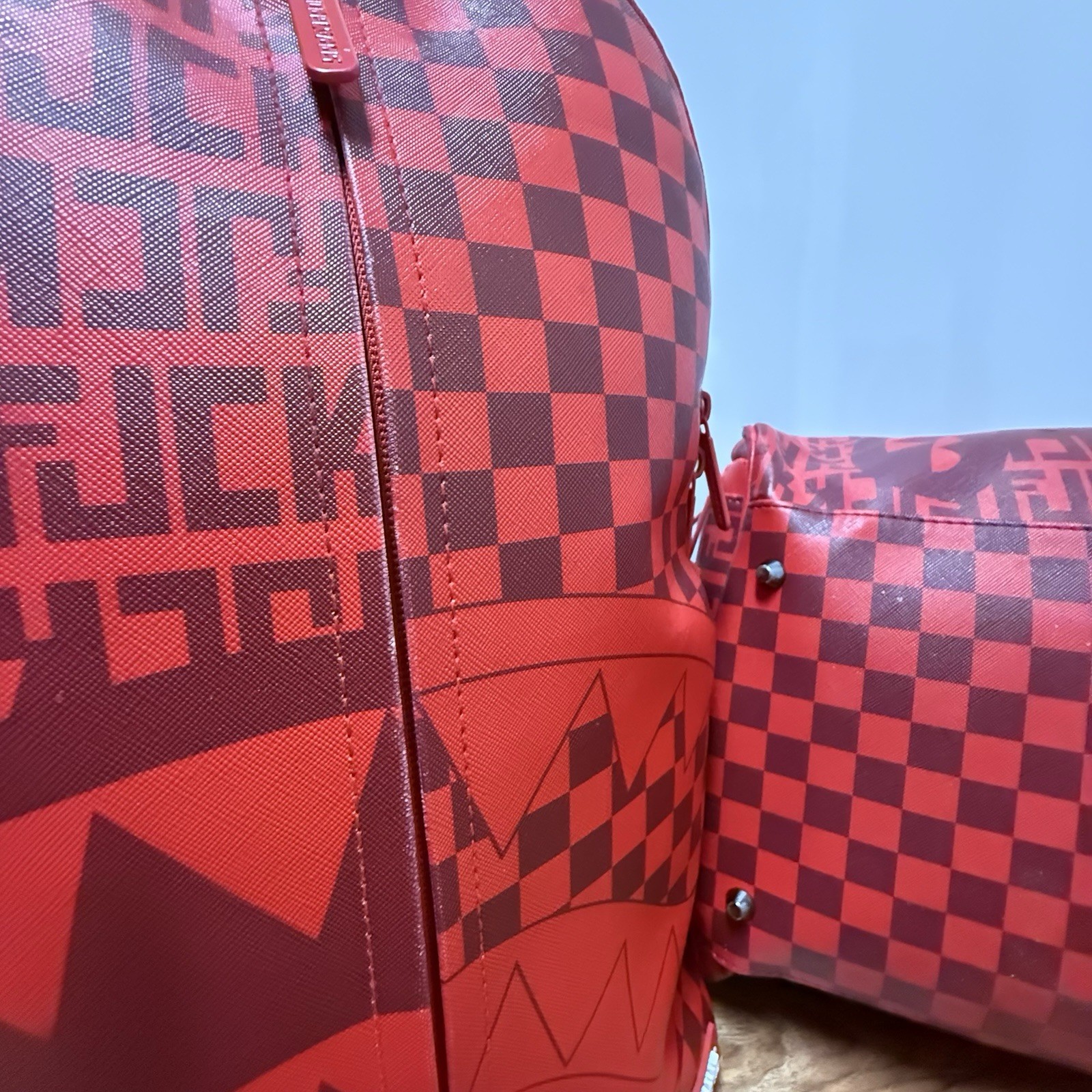 RARE SPRAYGROUND DUFFEL & BACKPACK SET VINI VIDI VICI RED SHARK – SOLDOUT 4EVER