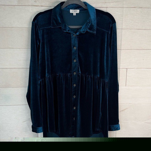 Umgee Teal Button-Up Velvet tunic Top size Medium