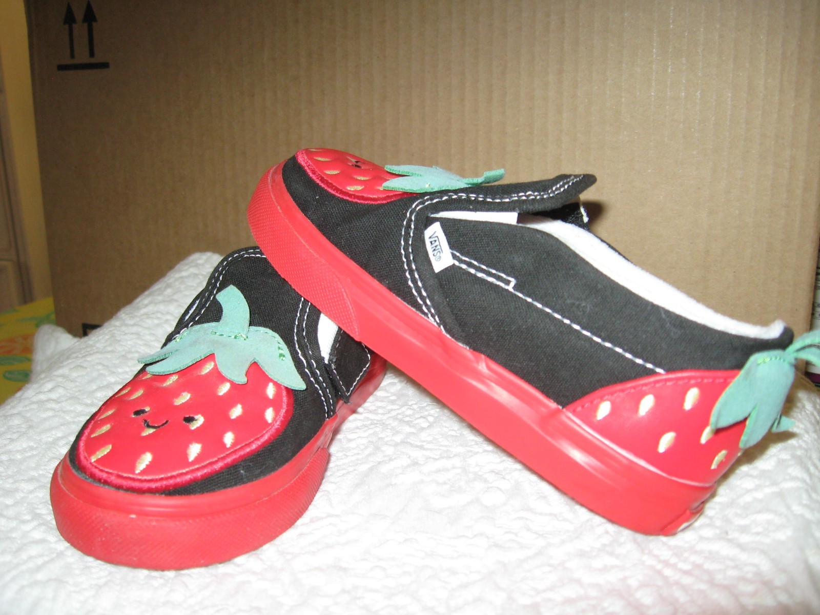 VANS / Kids Toddler Slip-On Shoes Size 10 V Berry Fruit Red/ Black/Green