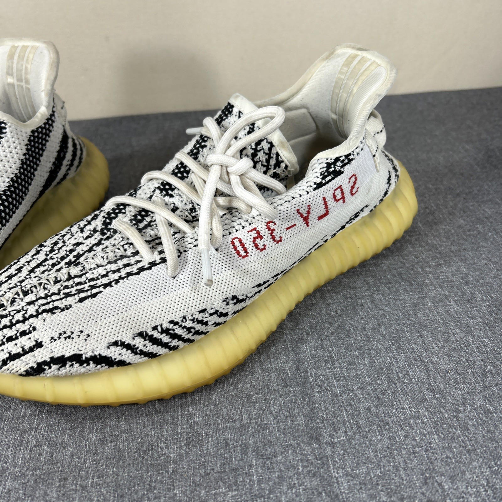 Adidas Yeezy Boost 350 V2 Zebra Men Size 11.5 CP9654 White Grey Shoes * no Box