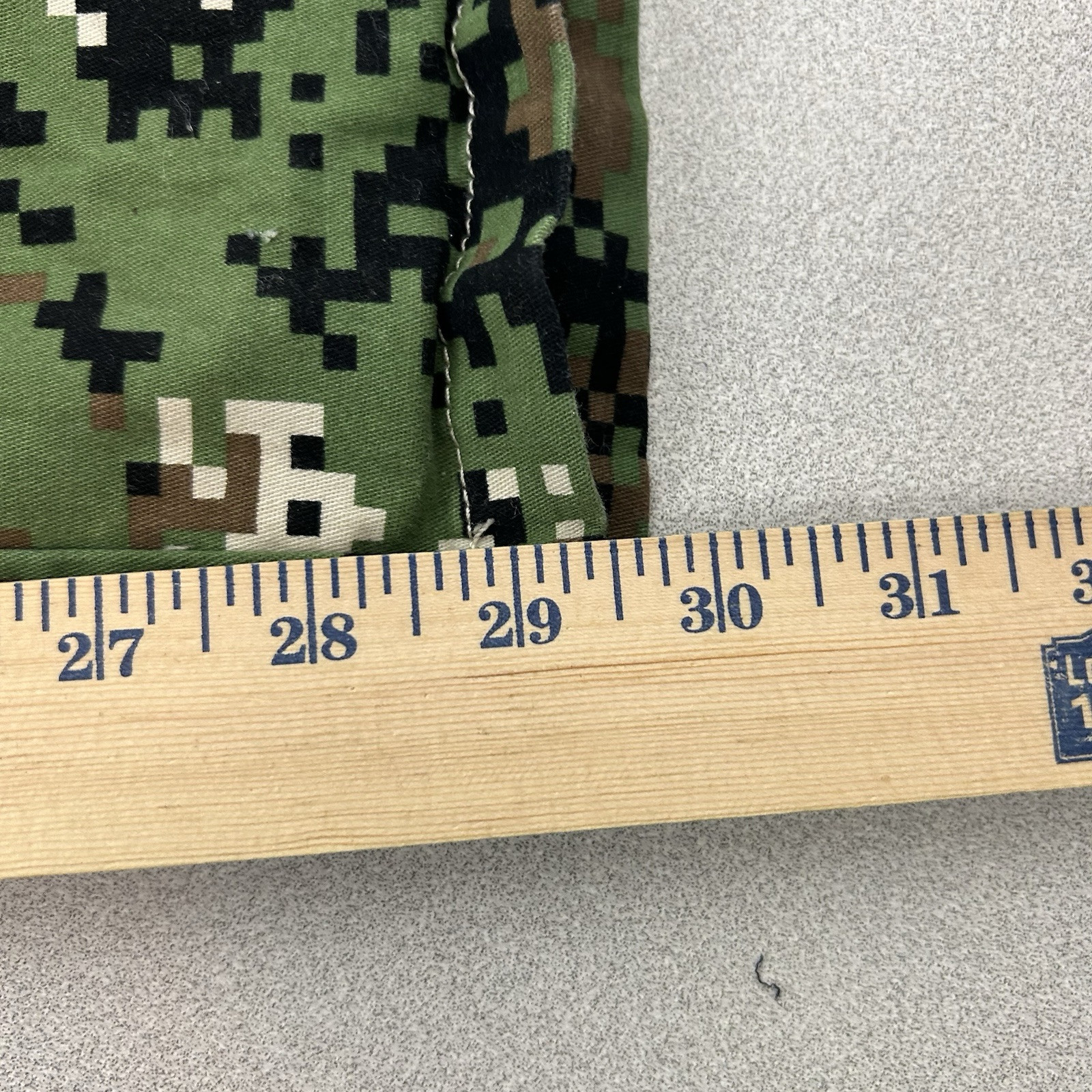 SNOOP DOGG Supply Pull On Cargo Pants Army Digi CAMO Size Small *Flaw