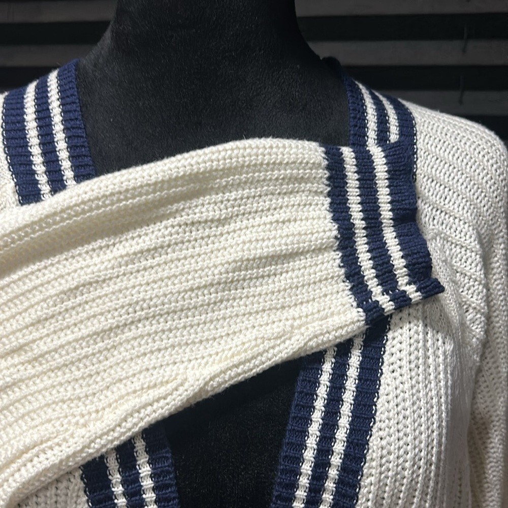 TROUVE Women’s White w Blue Trim Varsity LS Open Front Dorset Cardigan Large