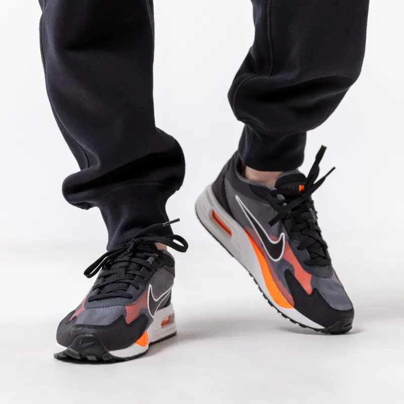 Nike Air Max Solo SE “Total Orange” FJ2594-001 Men’s Sneaker