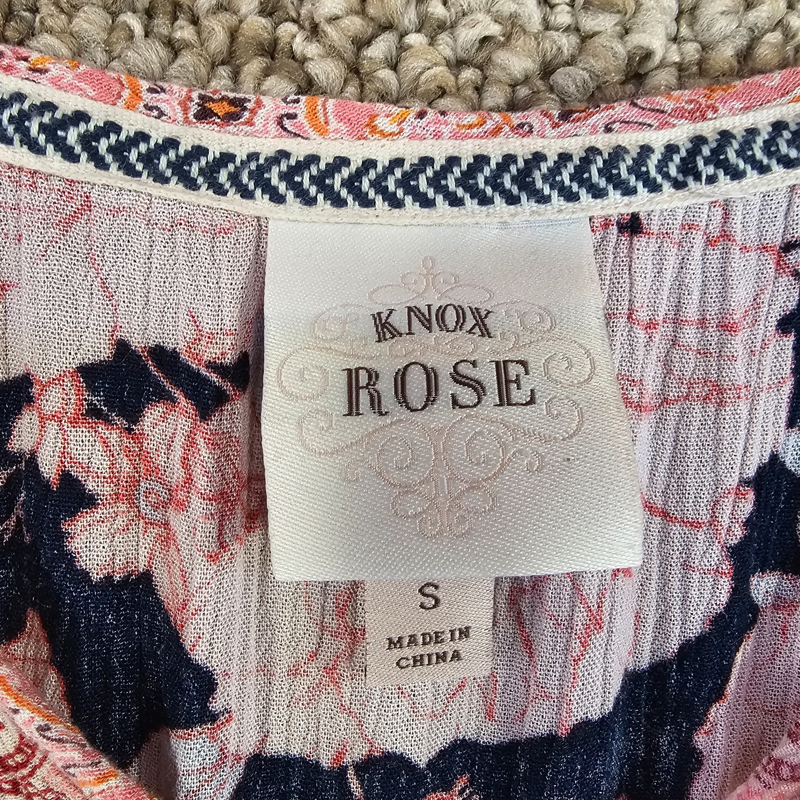Knox Rose Top Blouse Womans Small Short Sleeve V-Neck Floral