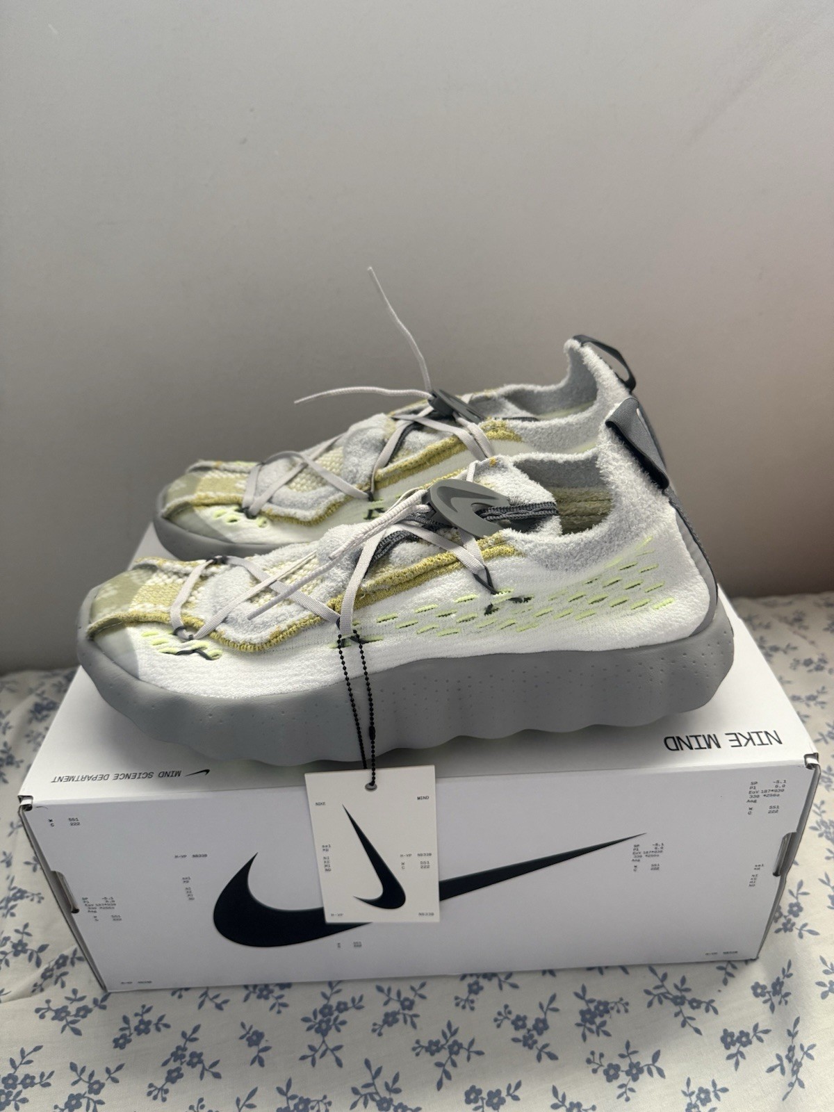 Nike Mind 002 Flyknit ‘White Dark Grey Volt’ – 9M *IN HAND READY TO SHIP*